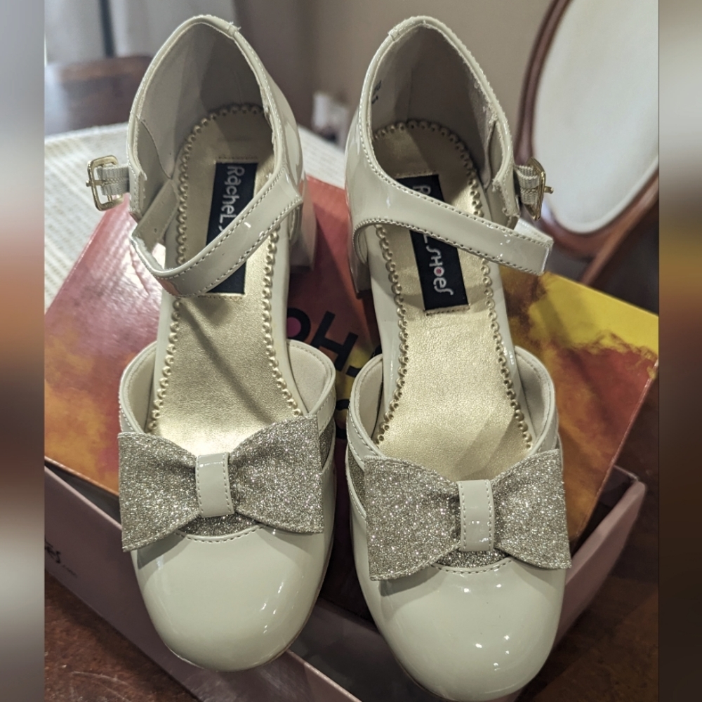 Bone white patent little dress heels dress shoes size 4 youth girls